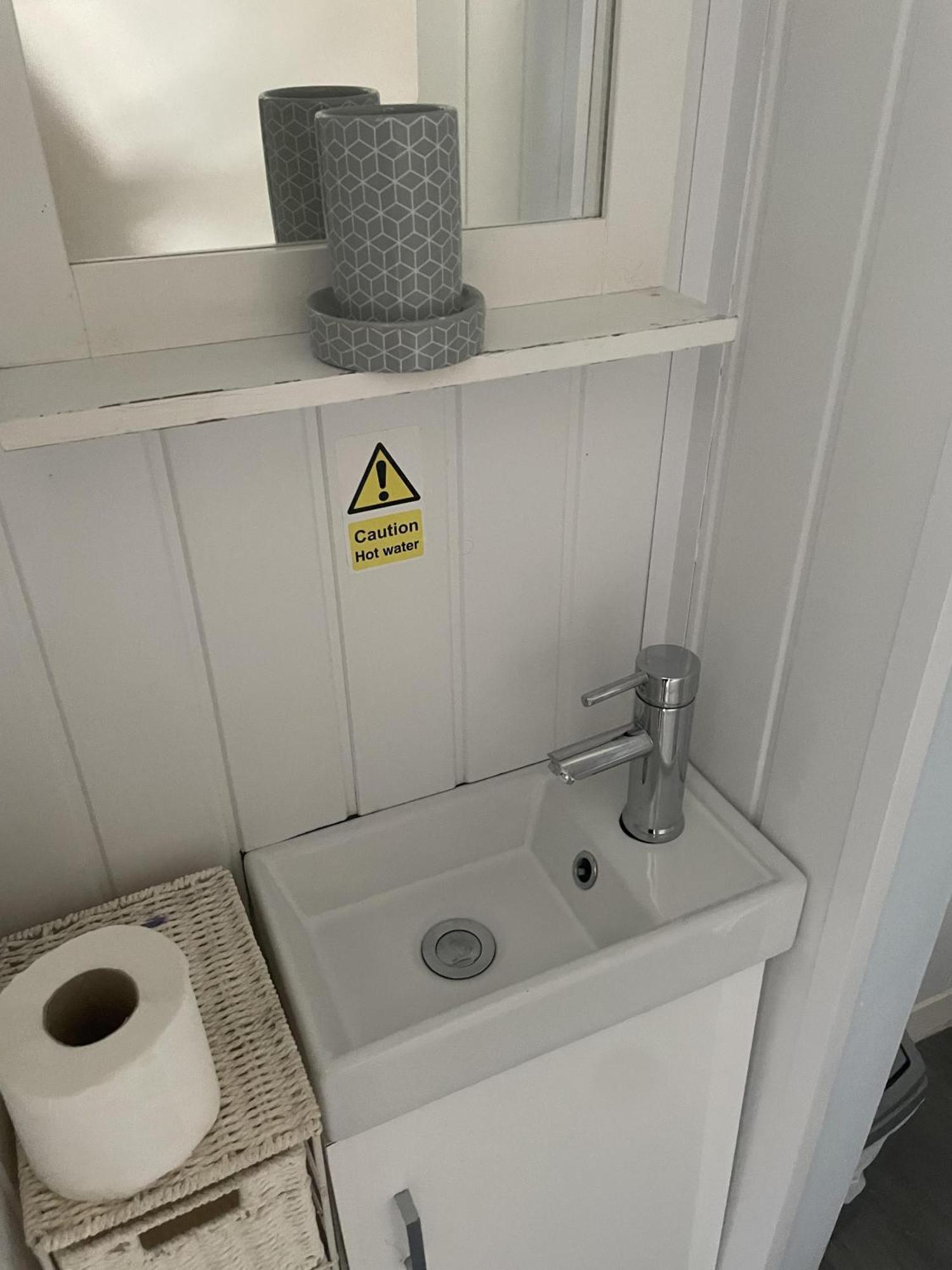 Charming Chalet Nestled In Heart Of Clarach Bay Aberystwyth Esterno foto