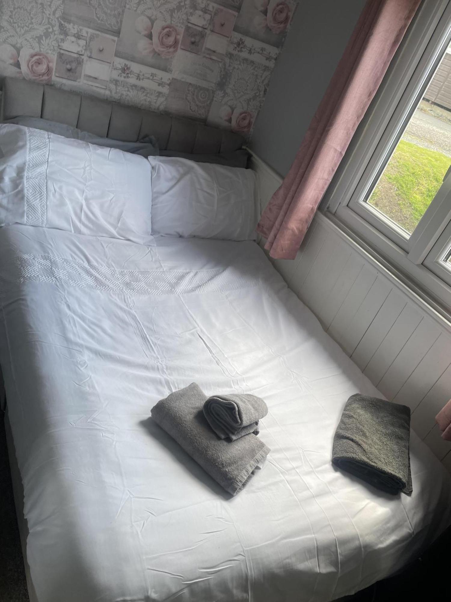 Charming Chalet Nestled In Heart Of Clarach Bay Aberystwyth Esterno foto